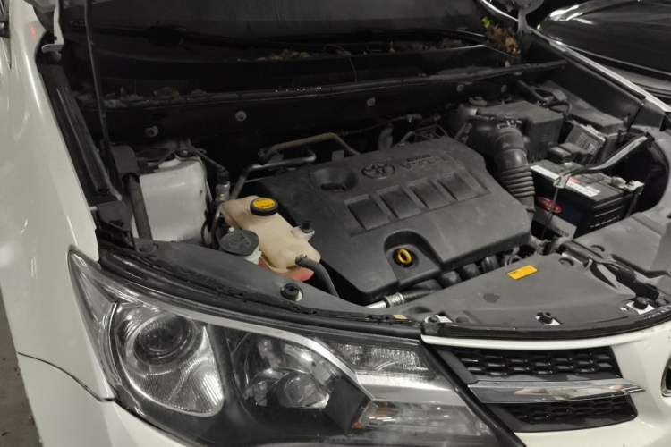Used Toyota RAV4 2015 2.0L CVT Four-Wheel Drive New Edition Engine Bay Right