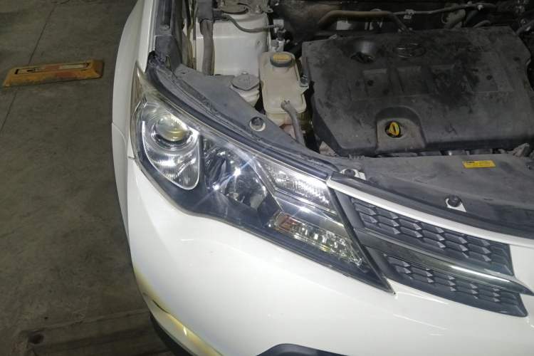 Used Toyota RAV4 2015 2.0L CVT Four-Wheel Drive New Edition Engine Bay Right
