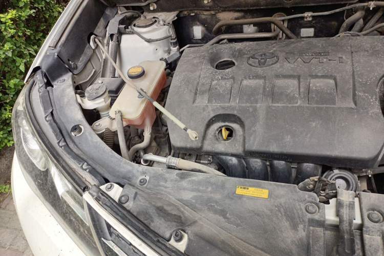 Used Toyota RAV4 2015 2.0L CVT Two-Wheel Drive Fashion Edition Engine Bay Right