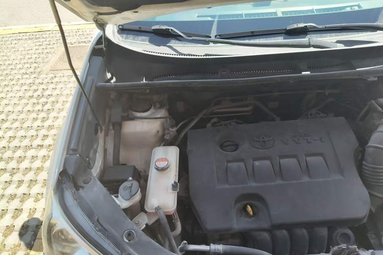 Used Toyota RAV4 2015 2.0L CVT Two-Wheel Drive Fashion Edition Engine Bay Right