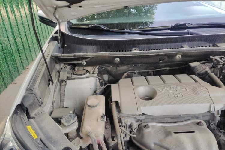 Used Toyota RAV4 2015 2.5L Automatic 4x4 Elite Edition Engine Bay Right