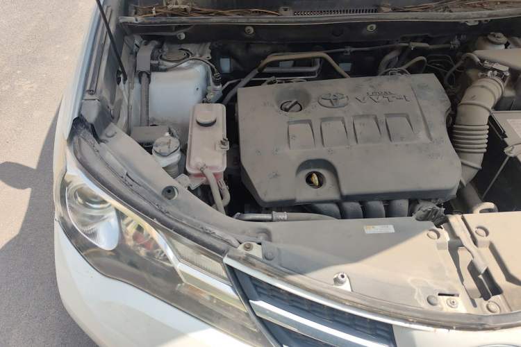 Used Toyota RAV4 2015 2.0L CVT Two-Wheel Drive Fashion Edition Engine Bay Right