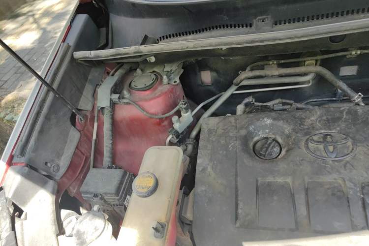Used Toyota RAV4 2015 2.0L CVT Four-Wheel Drive New Edition Engine Bay Right