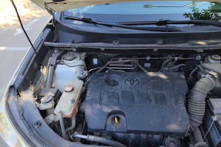 Used Toyota RAV4 2015 2.0L CVT Two-Wheel Drive Fashion Edition Engine Bay Right