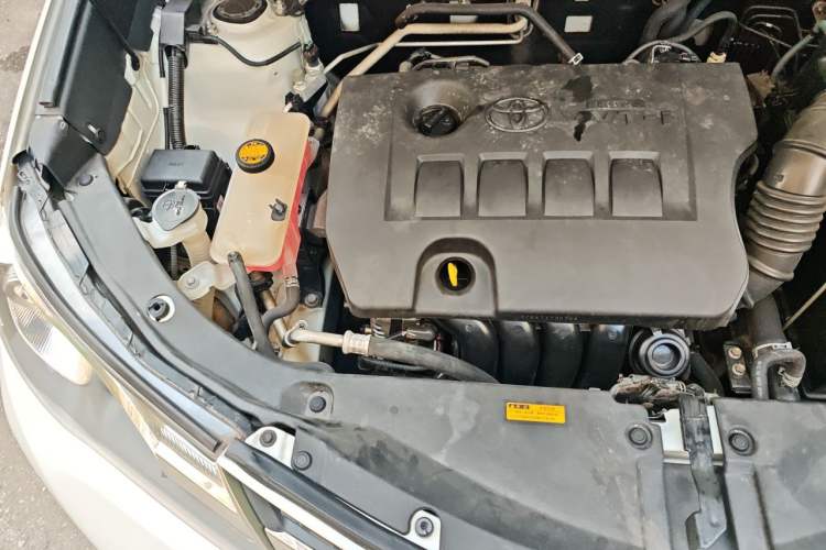 Used Toyota RAV4 2015 2.0L CVT Two-Wheel Drive Fashion Edition Engine Bay Right