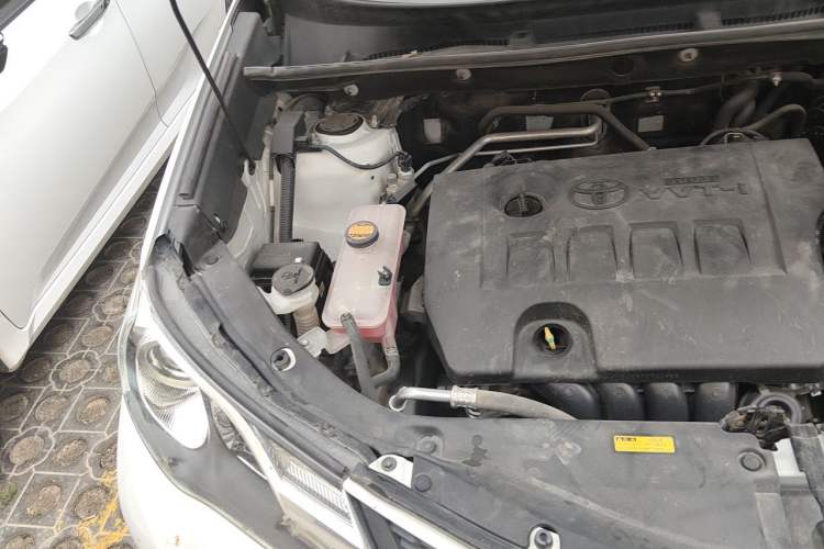 Used Toyota RAV4 2015 2.0L CVT Four-Wheel Drive New Edition Engine Bay Right