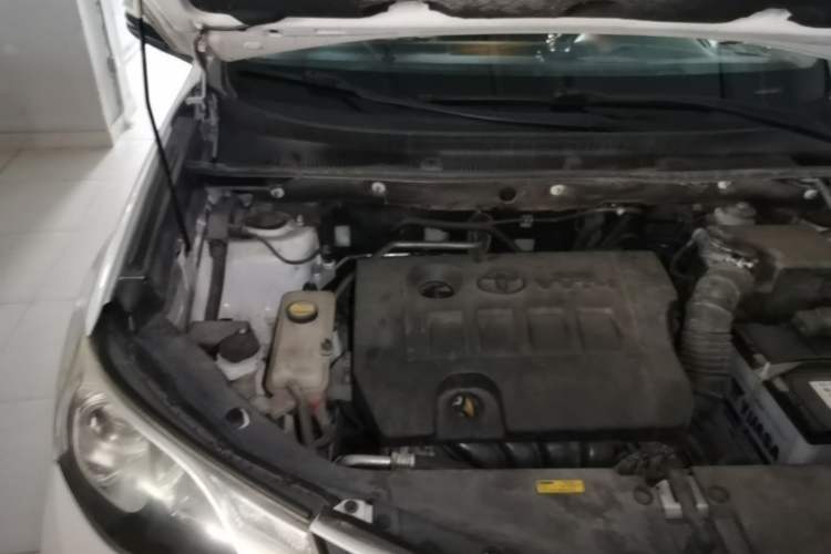 Used Toyota RAV4 2015 2.0L CVT Two-Wheel Drive Fashion Edition Engine Bay Right
