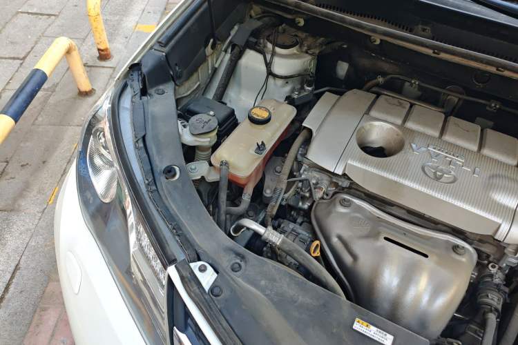 Used Toyota RAV4 2015 2.5L Automatic 4x4 Elite Edition Engine Bay Right