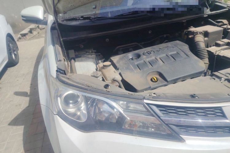 Used Toyota RAV4 2015 2.0L CVT Two-Wheel Drive Fashion Edition Engine Bay Right