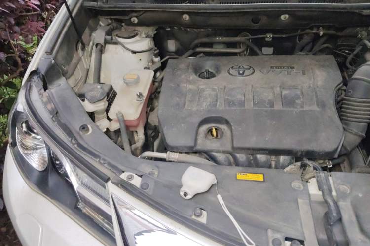 Used Toyota RAV4 2015 2.0L CVT Two-Wheel Drive Fashion Edition Engine Bay Right