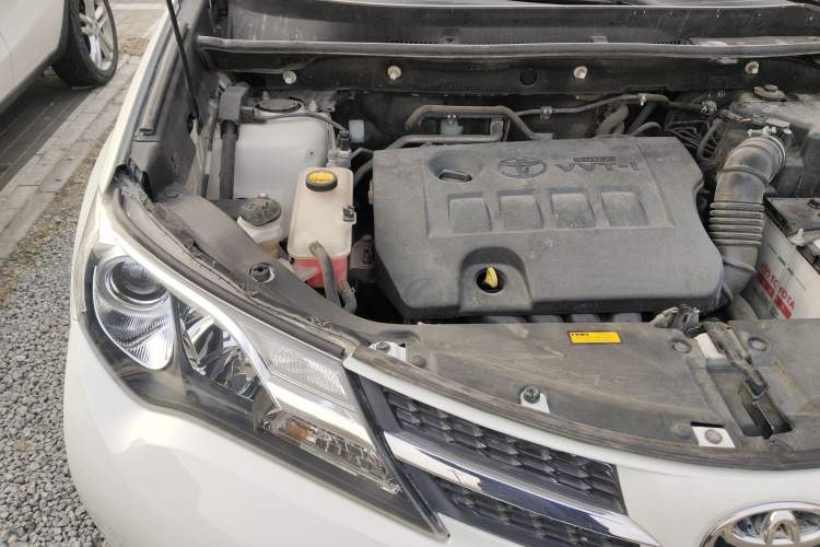 Used Toyota RAV4 2015 2.0L CVT Four-Wheel Drive New Edition Engine Bay Right