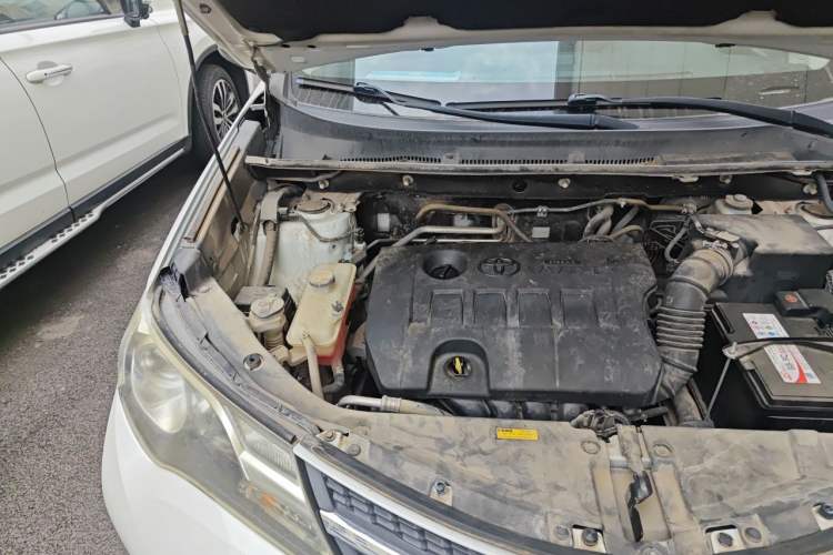 Used Toyota RAV4 2015 2.0L CVT Four-Wheel Drive New Edition Engine Bay Right
