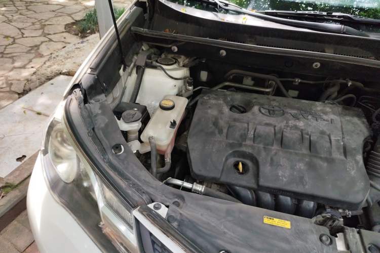 Used Toyota RAV4 2015 2.0L CVT Two-Wheel Drive Fashion Edition Engine Bay Right