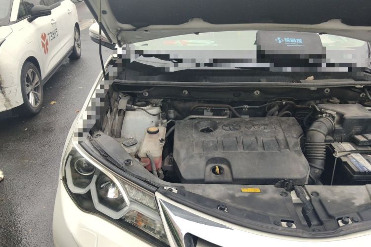 Used Toyota RAV4 2015 2.0L CVT Two-Wheel Drive Fashion Edition Engine Bay Right