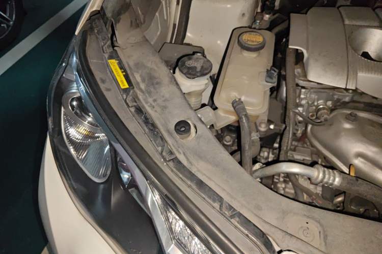 Used Toyota RAV4 2015 2.5L Automatic 4x4 Elite Edition Engine Bay Right