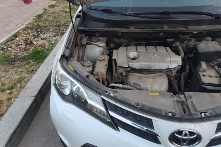 Used Toyota RAV4 2015 2.5L Automatic 4x4 Elite Edition Engine Bay Right