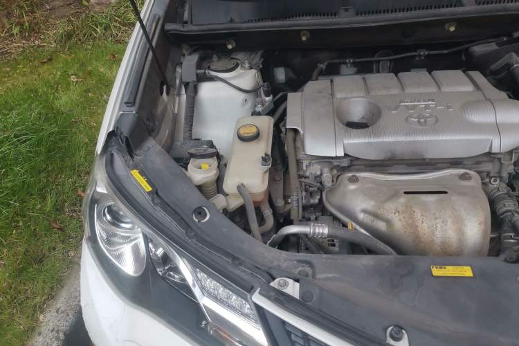 Used Toyota RAV4 2015 2.5L Automatic 4x4 Elite Edition Engine Bay Right
