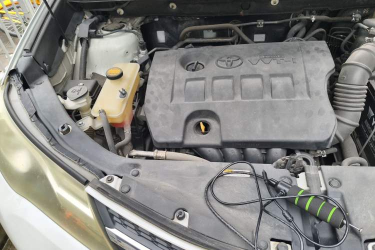 Used Toyota RAV4 2015 2.0L CVT Two-Wheel Drive Fashion Edition Engine Bay Right
