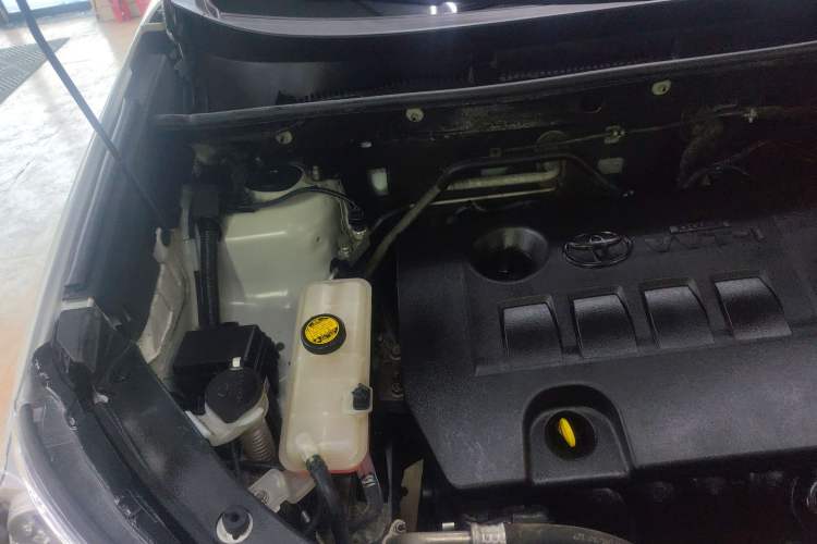 Used Toyota RAV4 2015 2.0L CVT Four-Wheel Drive New Edition Engine Bay Right