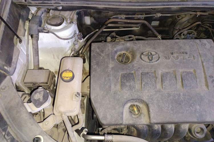 Used Toyota RAV4 2015 2.0L CVT Two-Wheel Drive Fashion Edition Engine Bay Right