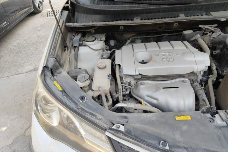 Used Toyota RAV4 2015 2.5L Automatic 4x4 Elite Edition Engine Bay Right