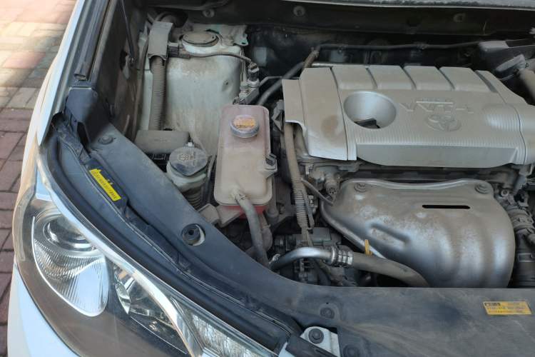 Used Toyota RAV4 2015 2.5L Automatic 4x4 Elite Edition Engine Bay Right