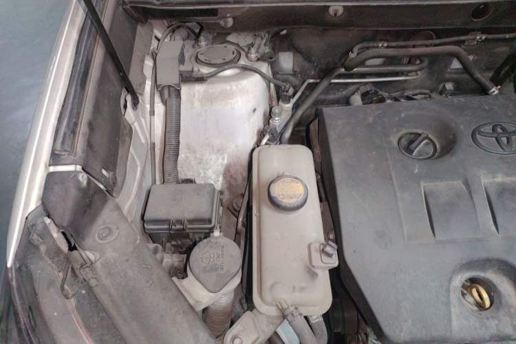 Used Toyota RAV4 2015 2.0L CVT Two-Wheel Drive Fashion Edition Engine Bay Right