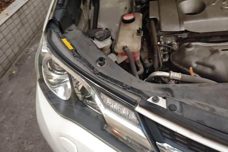 Used Toyota RAV4 2015 2.5L Automatic 4x4 Elite Edition Engine Bay Right