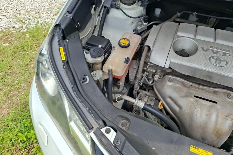 Used Toyota RAV4 2015 2.5L Automatic 4x4 Elite Edition Engine Bay Right
