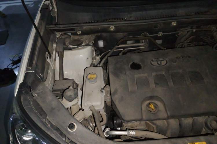 Used Toyota RAV4 2015 2.0L CVT Four-Wheel Drive New Edition Engine Bay Right