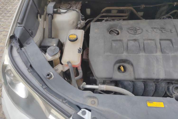 Used Toyota RAV4 2015 2.0L CVT Two-Wheel Drive Urban Edition Engine Bay Right