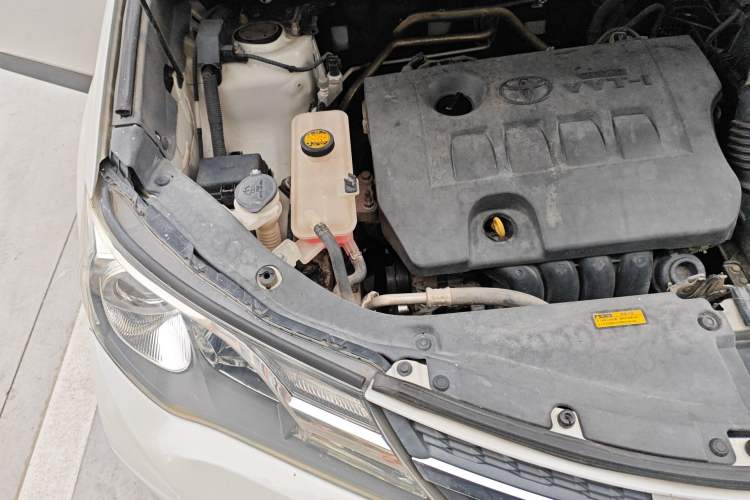 Used Toyota RAV4 2015 2.0L CVT Two-Wheel Drive Urban Edition Engine Bay Right