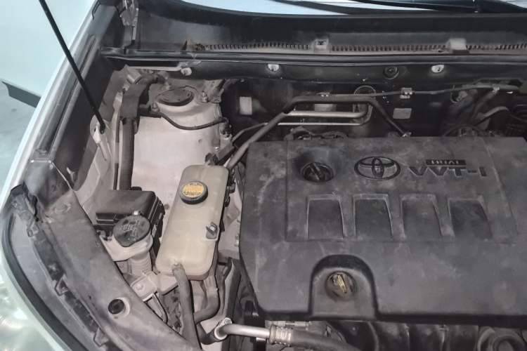 Used Toyota RAV4 2015 2.0L CVT Two-Wheel Drive Fashion Edition Engine Bay Right