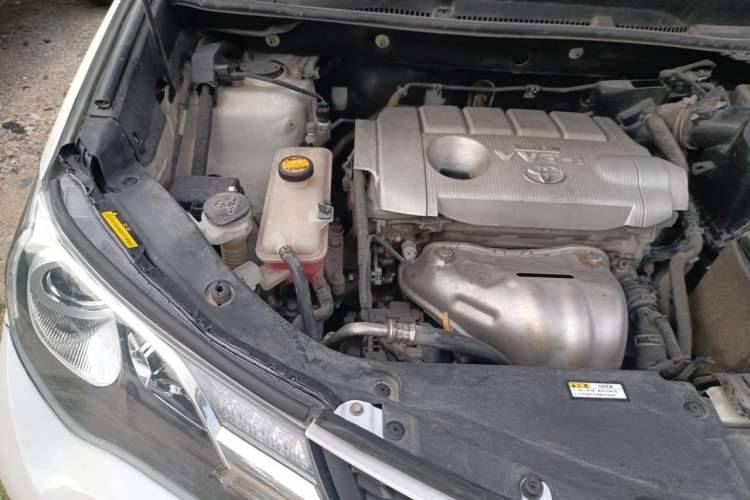 Used Toyota RAV4 2015 2.5L Automatic 4x4 Elite Edition Engine Bay Right