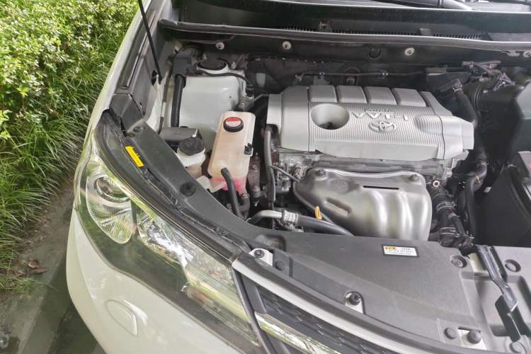 Used Toyota RAV4 2015 2.5L Automatic 4x4 Elite Edition Engine Bay Right