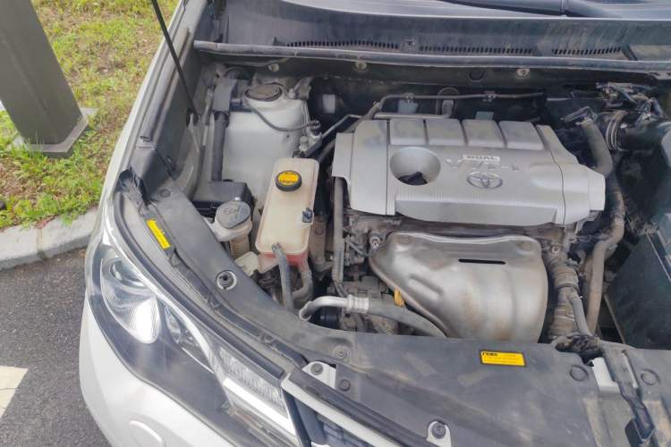 Used Toyota RAV4 2015 2.5L Automatic 4x4 Elite Edition Engine Bay Right