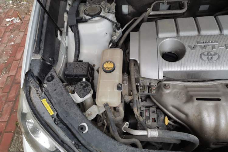 Used Toyota RAV4 2015 2.5L Automatic 4x4 Elite Edition Engine Bay Right