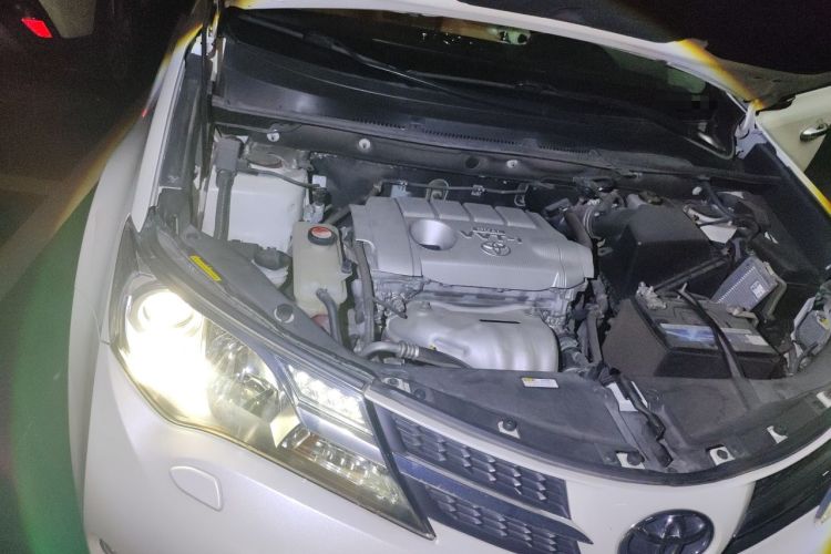 Used Toyota RAV4 2015 2.5L Automatic 4x4 Elite Edition Engine Bay Right