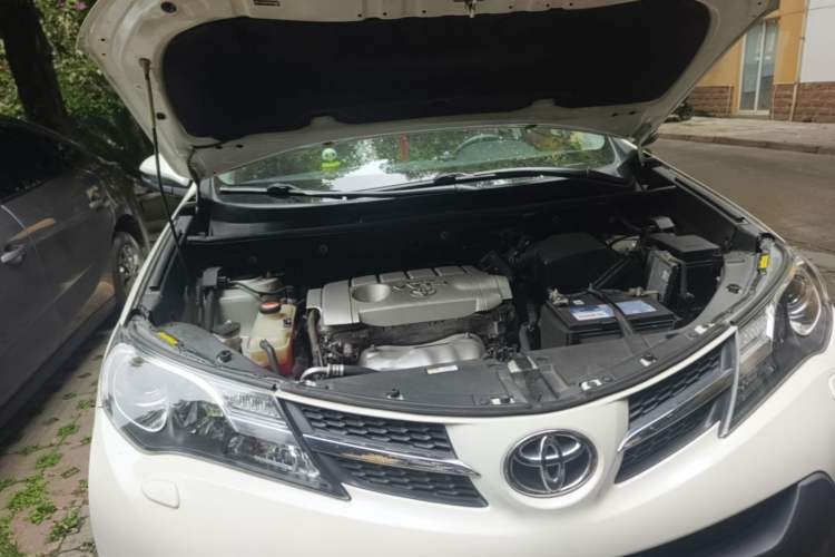 Used Toyota RAV4 2015 2.5L Automatic 4x4 Elite Edition Engine Bay Right