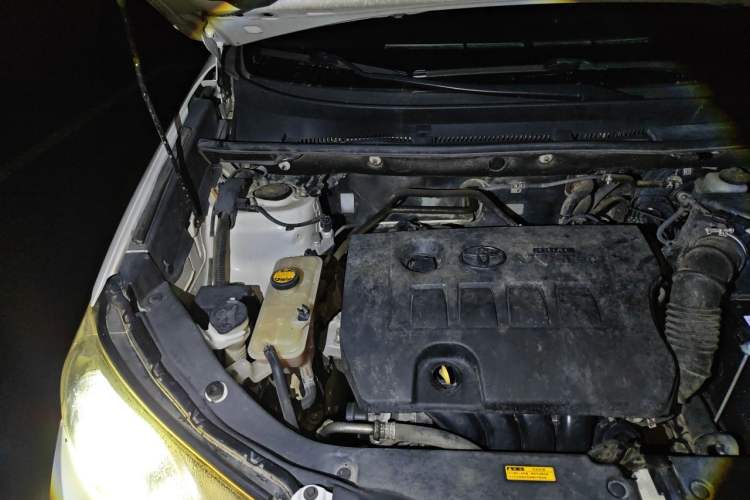 Used Toyota RAV4 2015 2.0L CVT Two-Wheel Drive Fashion Edition Engine Bay Right