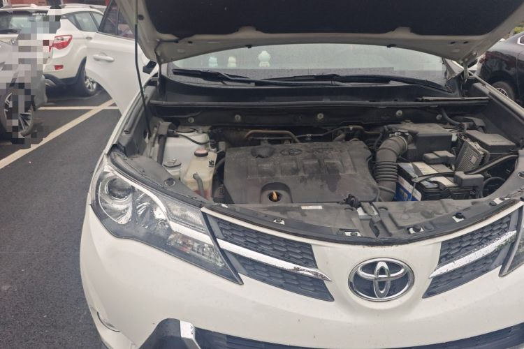 Used Toyota RAV4 2015 2.0L CVT Two-Wheel Drive Fashion Edition Engine Bay Right