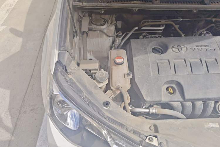 Used Toyota RAV4 2015 2.0L CVT Two-Wheel Drive Fashion Edition Engine Bay Right