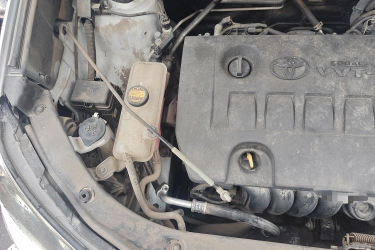 Used Toyota RAV4 2015 2.0L CVT Two-Wheel Drive Fashion Edition Engine Bay Right