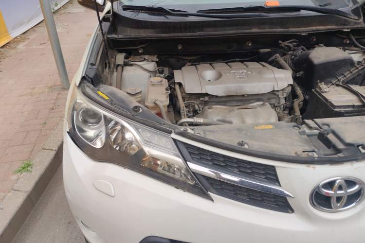 Used Toyota RAV4 2015 2.5L Automatic 4x4 Elite Edition Engine Bay Right