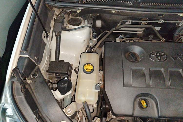 Used Toyota RAV4 2015 2.0L CVT Two-Wheel Drive Urban Edition Engine Bay Right