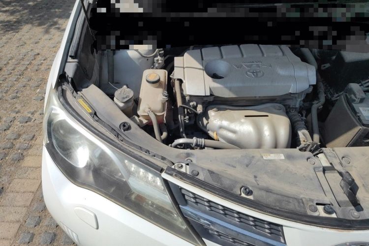 Used Toyota RAV4 2015 2.5L Automatic 4x4 Elite Edition Engine Bay Right