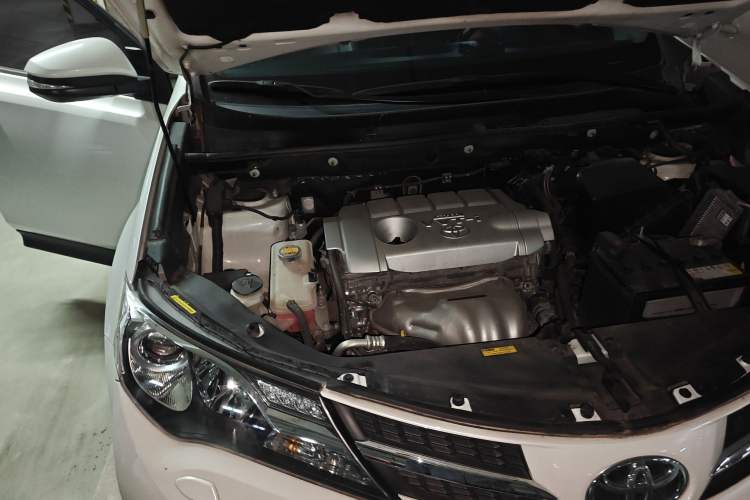 Used Toyota RAV4 2015 2.5L Automatic 4x4 Elite Edition Engine Bay Right