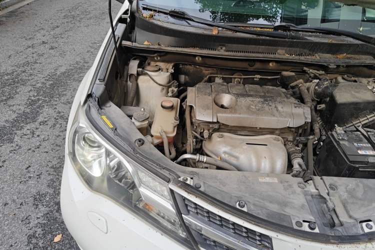 Used Toyota RAV4 2015 2.5L Automatic 4x4 Elite Edition Engine Bay Right