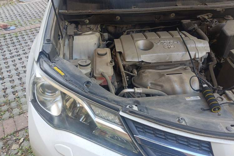 Used Toyota RAV4 2015 2.5L Automatic 4x4 Elite Edition Engine Bay Right