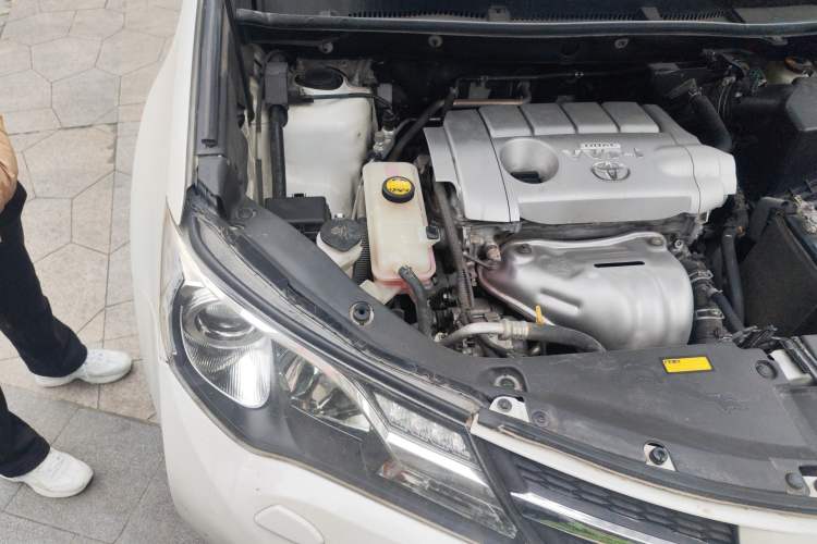 Used Toyota RAV4 2015 2.5L Automatic 4x4 Elite Edition Engine Bay Right